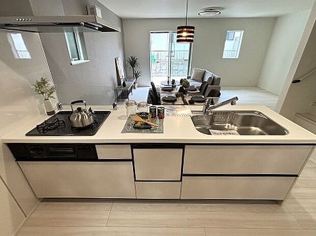 料理をしながらでもご家族との会話を楽しめる対面キッチン。