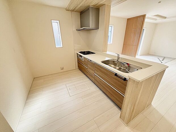 木の温もりと清らかな空間が調和する、心地よい暮らしが始まる場所。