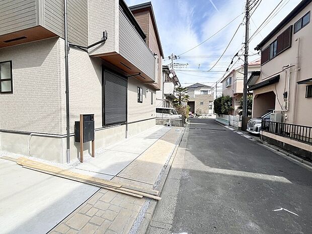 静かで穏やかな街並みに佇む、洗練された住まい。