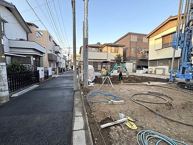 前面道路含む外観