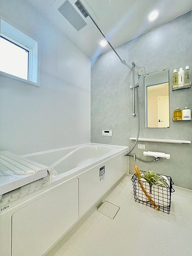 爽やかな印象と清潔感のある、心地よいバスタイムを演出する空間。