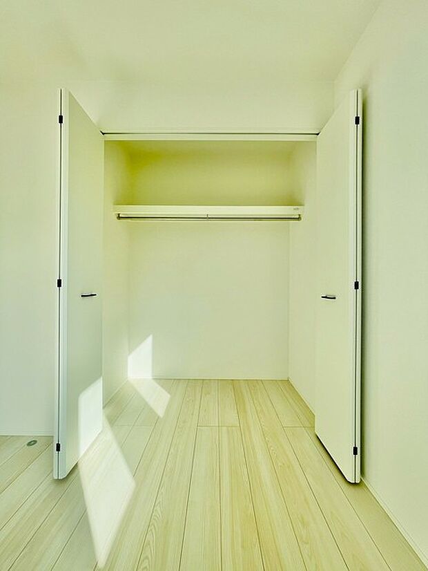 柔らかな光が空間を優しく包み込む、穏やかなひととき