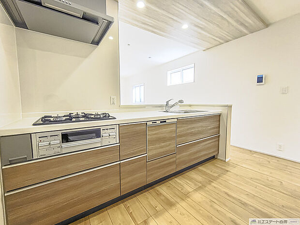 お子様と並んで料理をしても余裕のゆとりのキッチン