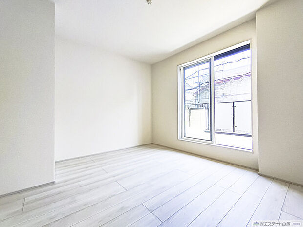 ご家族みんながゆったりくつろげる広々リビング。