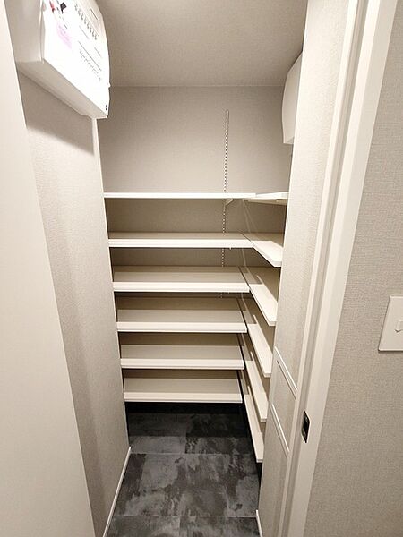 大容量のウォークインシューズクローゼットが嬉しい。