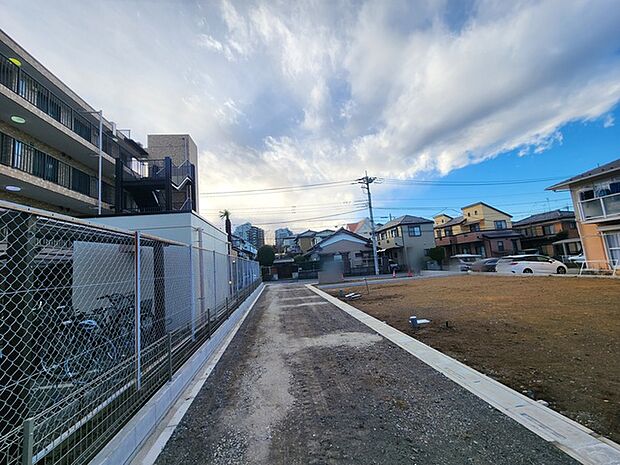 前面道路含む現地写真  