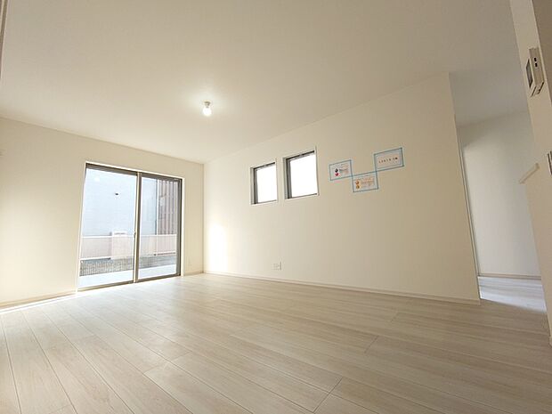 今からここを誰のお部屋にしようか、そんな洋室です。