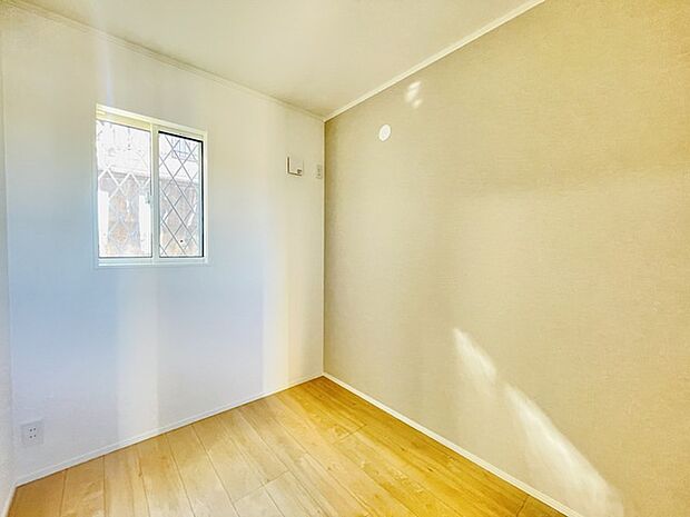 ナチュラルウッドの色合いが、室内にあたたかな雰囲気を運びます。 