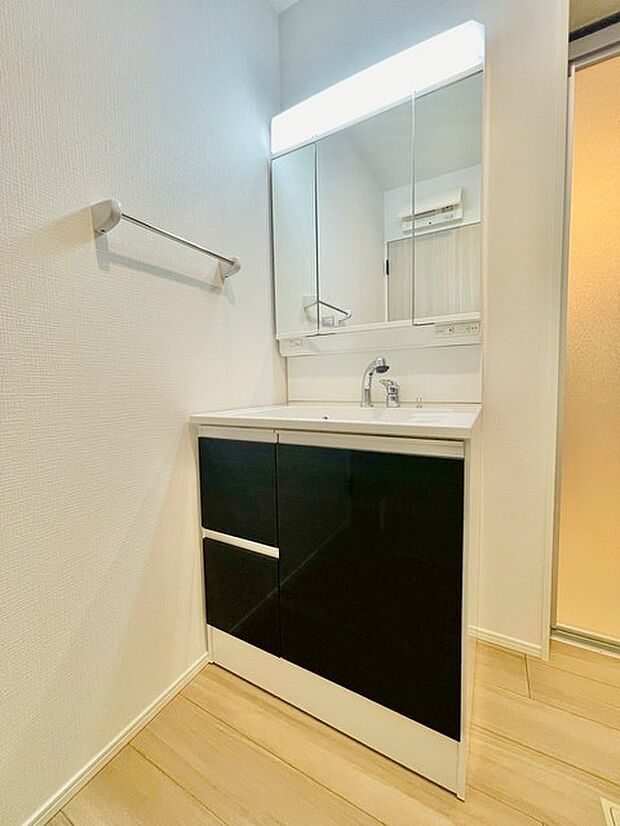 洗練されたデザインに、心地よい調和が生まれる空間。