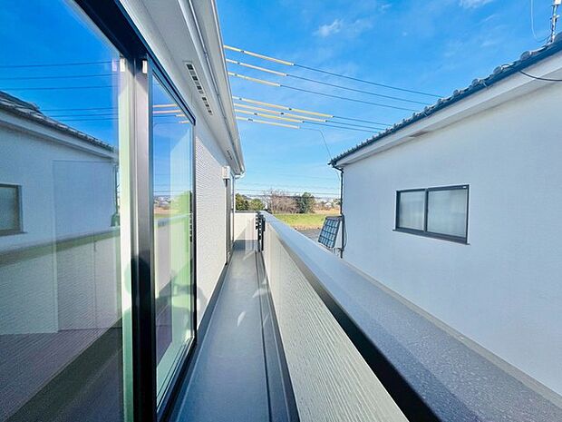 開放的な空と、穏やかな風が抜ける心地よい空間。