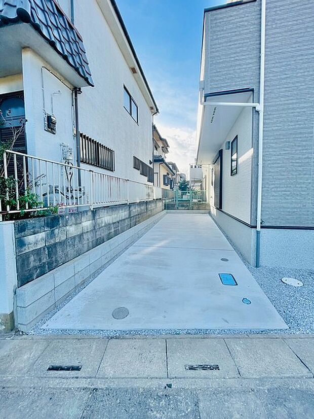 空の広がりを感じさせる、すっきりとした整地。