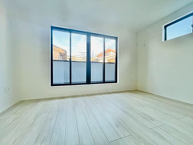 ご家族みんながゆったりくつろげる広々リビング。 