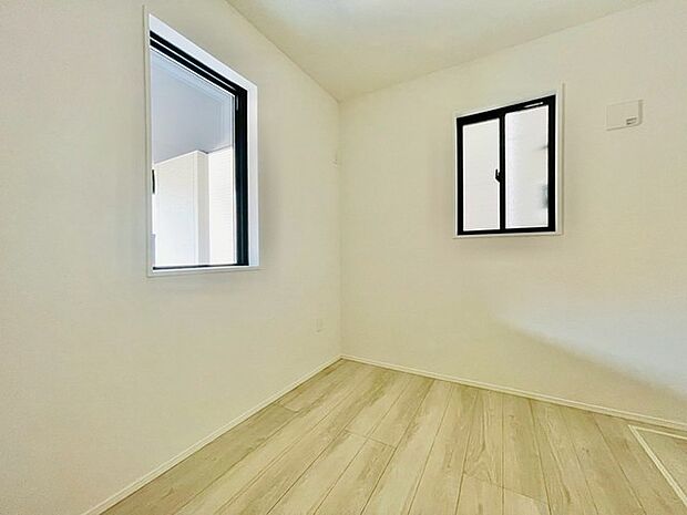 洋室は子供部屋にもちょうどいいサイズ感。