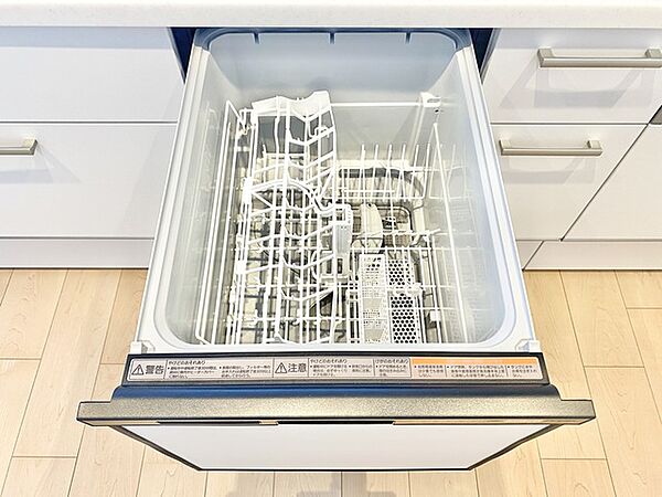 省エネ ・ 衛生的な食器洗乾燥機付。
