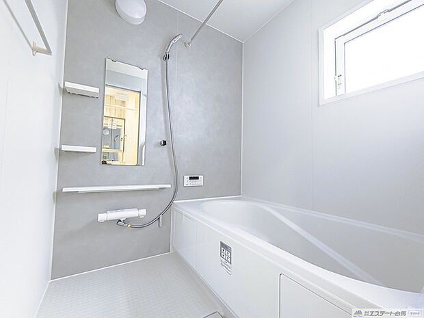 シンプルで洗練されたデザインが、心地よいバスタイムを演出します