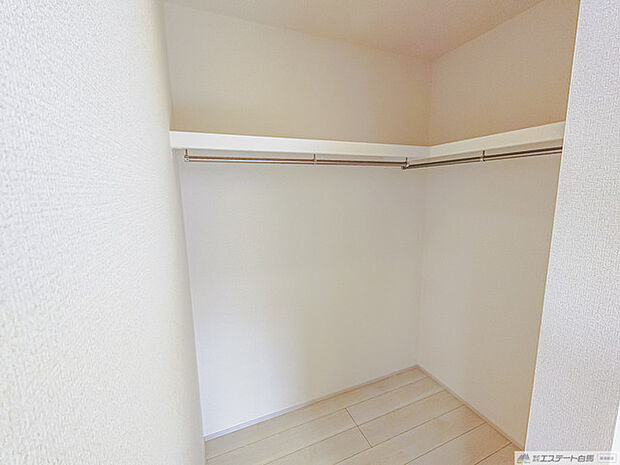 ウォークインクロゼットのある住まいで収納上手な生活。