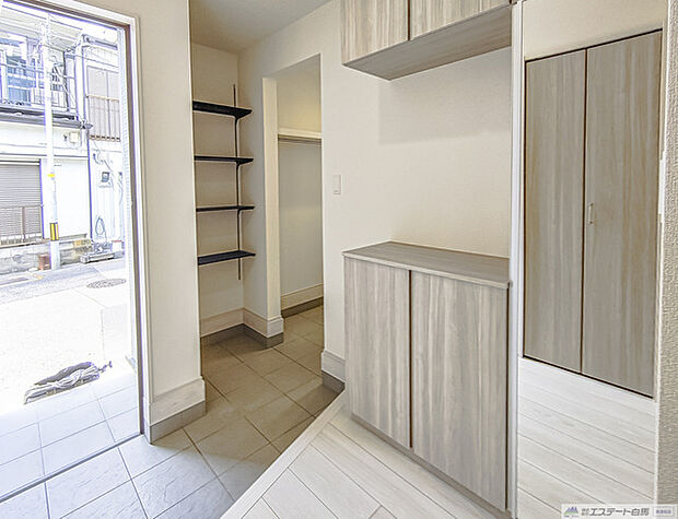 玄関をスッキリ整理。いつも気持ち良く使える玄関横土間収納スペース