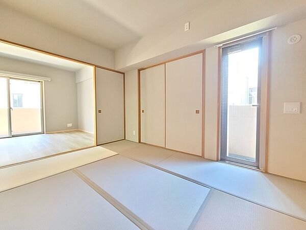 お子様にとっていいお昼寝空間になる和室は、ぜひリビングのお隣で。