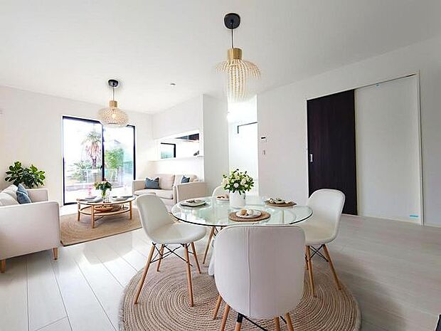 CGで家具を配置しております。家具配置のイメージにご覧ください。 