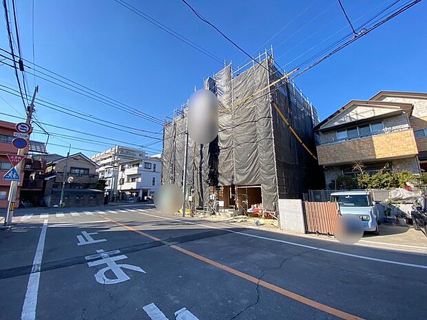 前面道路含む外観