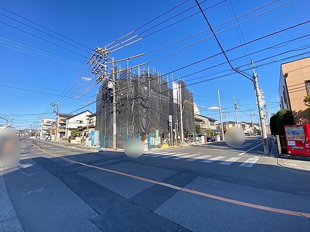 前面道路含む外観