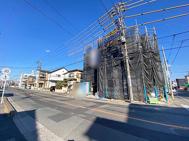 前面道路含む外観