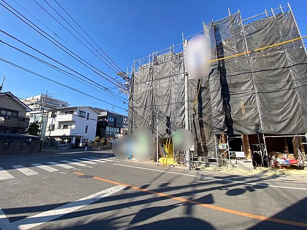 前面道路含む外観