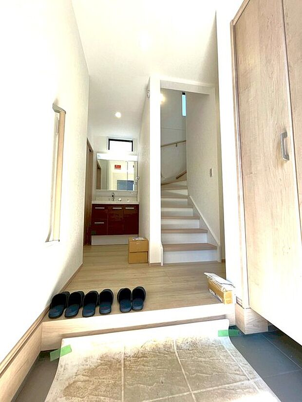 玄関をスッキリ整理。いつも気持ち良く使える玄関収納ボックス付き。 