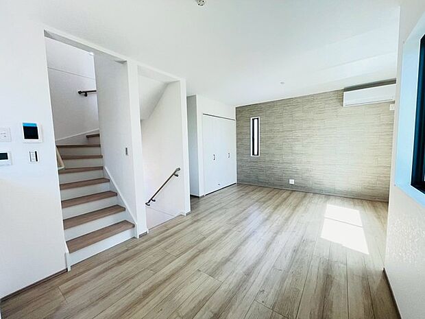 リビングに自然と人が集まるリビングイン階段採用プラン。