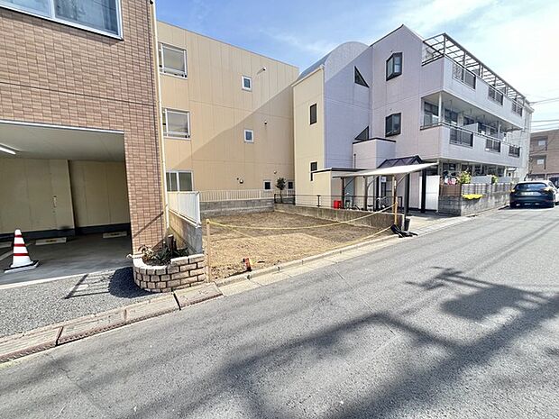 前面道路含む外観