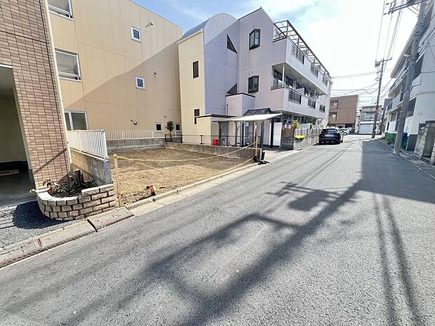 前面道路含む外観