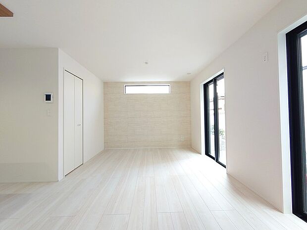 ご家族みんながゆったりくつろげる広々リビング。