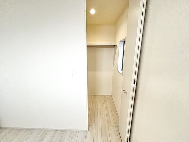 日々の生活にゆとりをもたらす、無駄のないすっきりとした設計が心地よい空間を演出します。