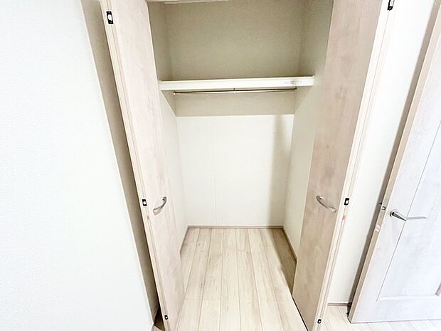 余計な装飾を削ぎ落としたシンプルな空間は、自分好みの整理整頓を叶え、暮らしに穏やかな余白を生み出してくれます。