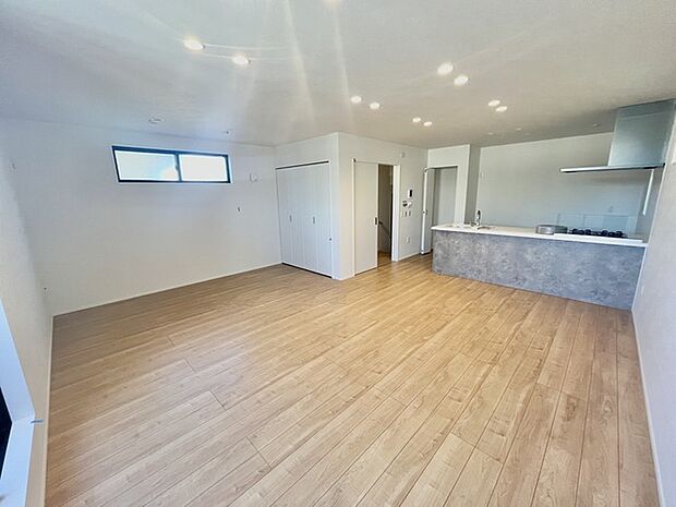 開放感と採光にこだわった広々LDK。