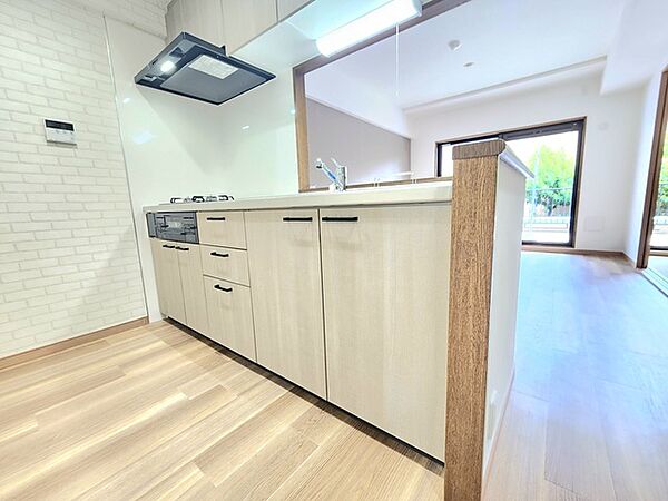 料理をしながらでもご家族との会話を楽しめる対面キッチン。