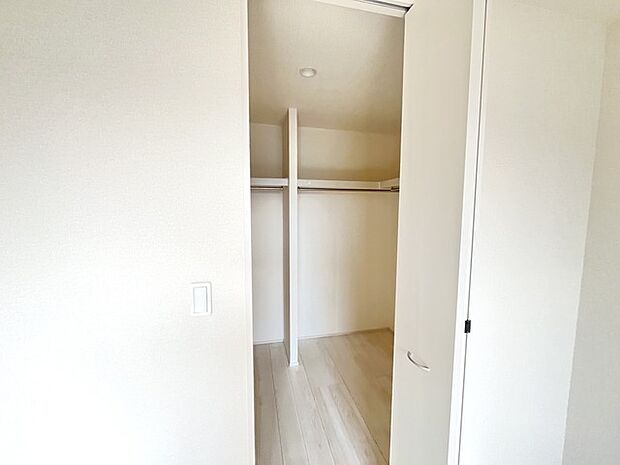 ウォークインクロゼットのある住まいで収納上手な生活。