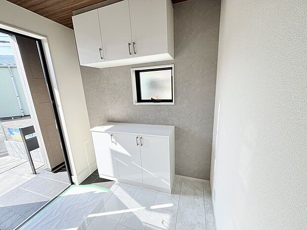 玄関をスッキリ整理。いつも気持ち良く使える玄関収納ボックス付き。