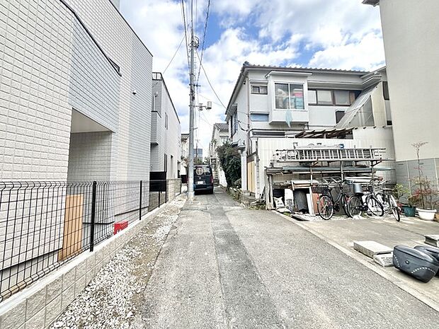 静かな住宅街に佇む、穏やかな日常が描かれる場所。