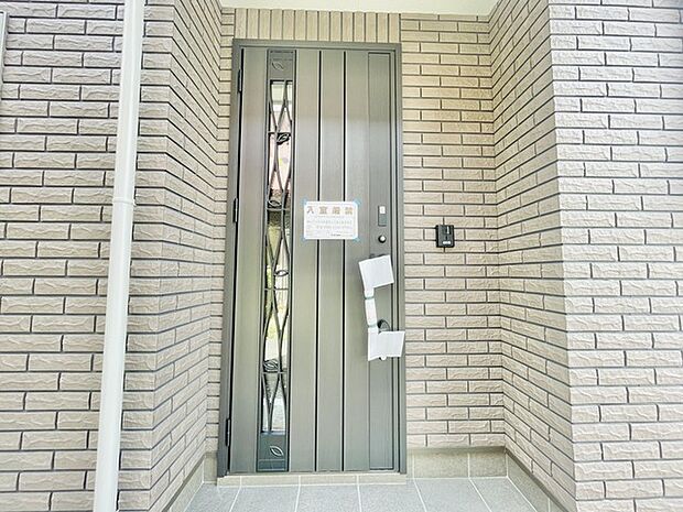 落ち着いたデザインの玄関です。 