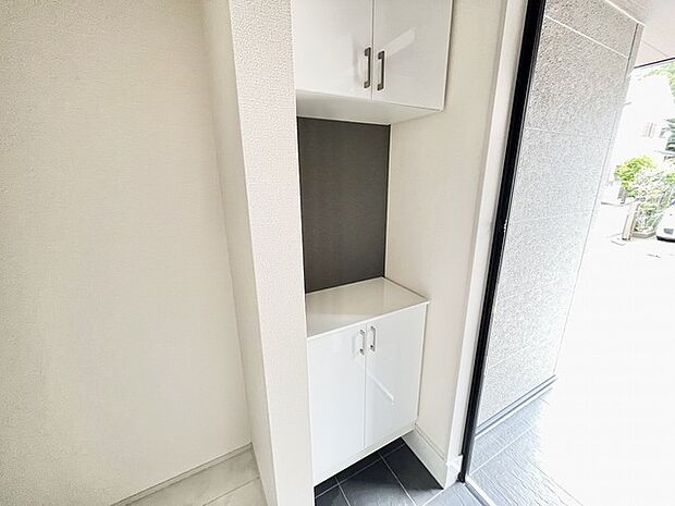 無駄のない洗練されたデザインが、日々の暮らしに心地よい整頓とゆとりをもたらしてくれます。