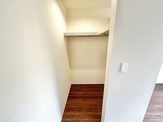 日常の暮らしにゆとりを生み出す、すっきりと整った落ち着きのある空間です。