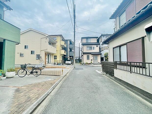 前面道路含む外観