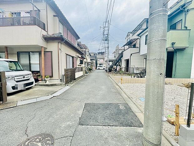 前面道路含む外観