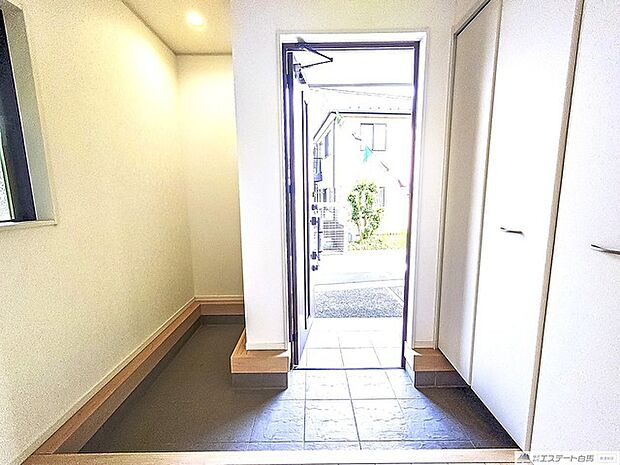 玄関 土間スペース(荷物置場として利用可能)