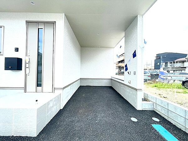 マイカースペースを1台分確保。現地で車幅と共にご確認ください。