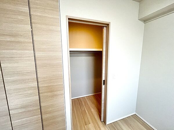 木目調の建具が、温もりある空間を演出します