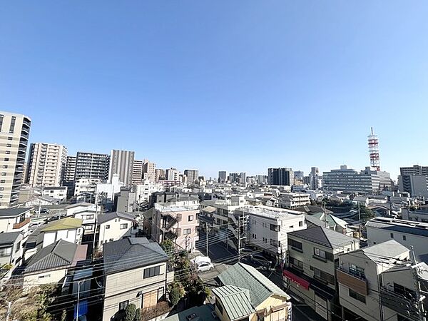 広がる街並みを望む、穏やかな日々が流れる住まい。