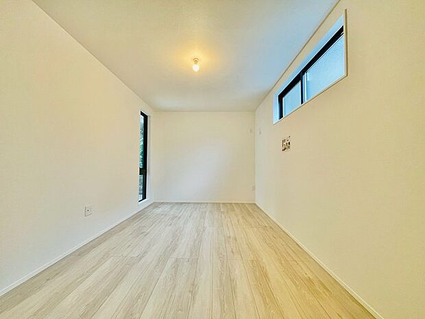 洋室は子供部屋にもちょうどいいサイズ感。 