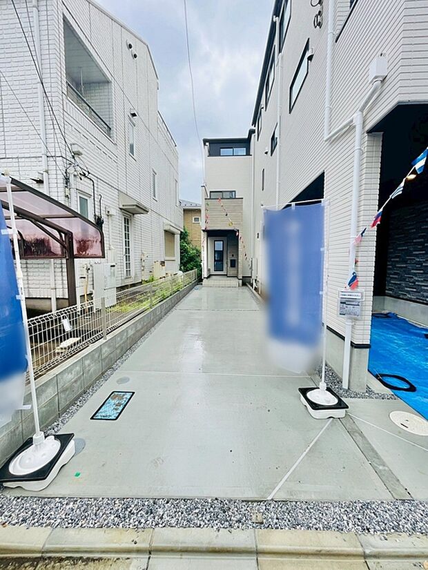 駐車場は縦列駐車で2台まで可。車幅や配置を現地でご確認ください。  